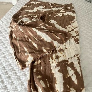 Wearable lightweight drawstring pants. Never worn